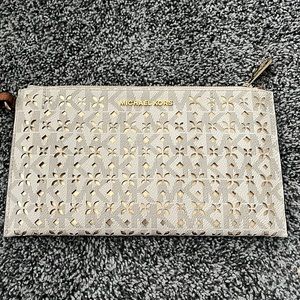 Medium Micheal Kors Gusset Wristlet